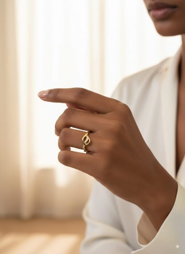 Elegant Infinity Twist Ring – 18K Gold Plated, Anti-Tarnish Stainless Steel