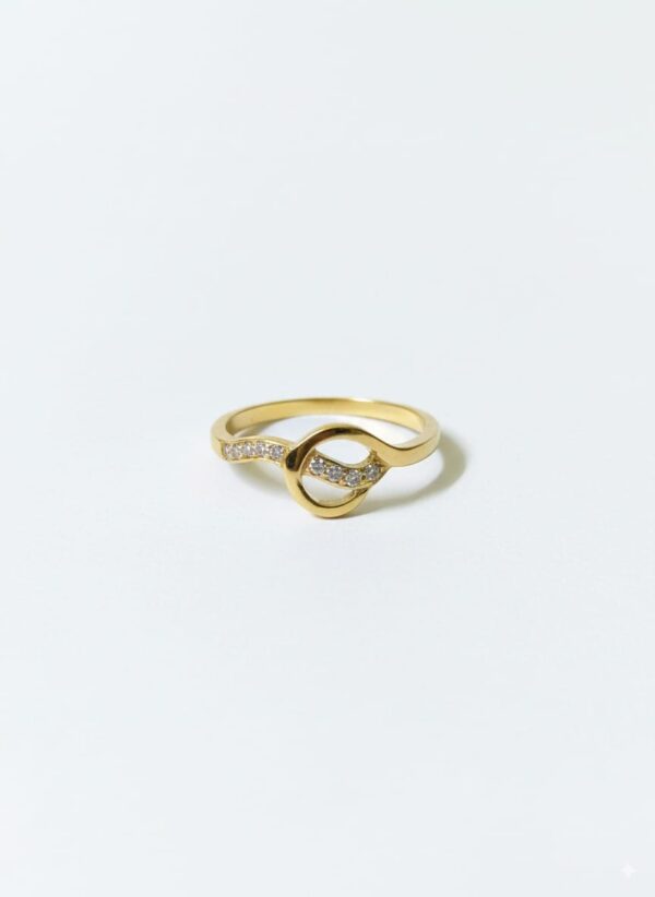 Elegant Infinity Twist Ring – 18K Gold Plated, Anti-Tarnish Stainless Steel - Image 2